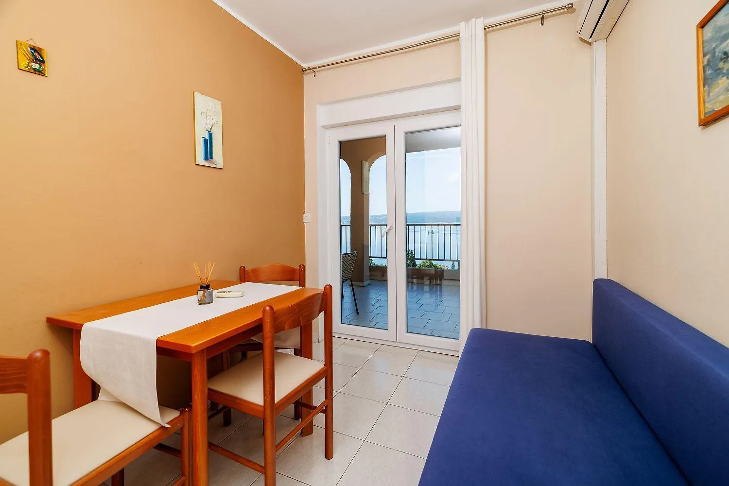 Komfortables Apartment Nur 350 Meter Zum Strand Mit Meerblick, Pool, Aussendusche Dramalj