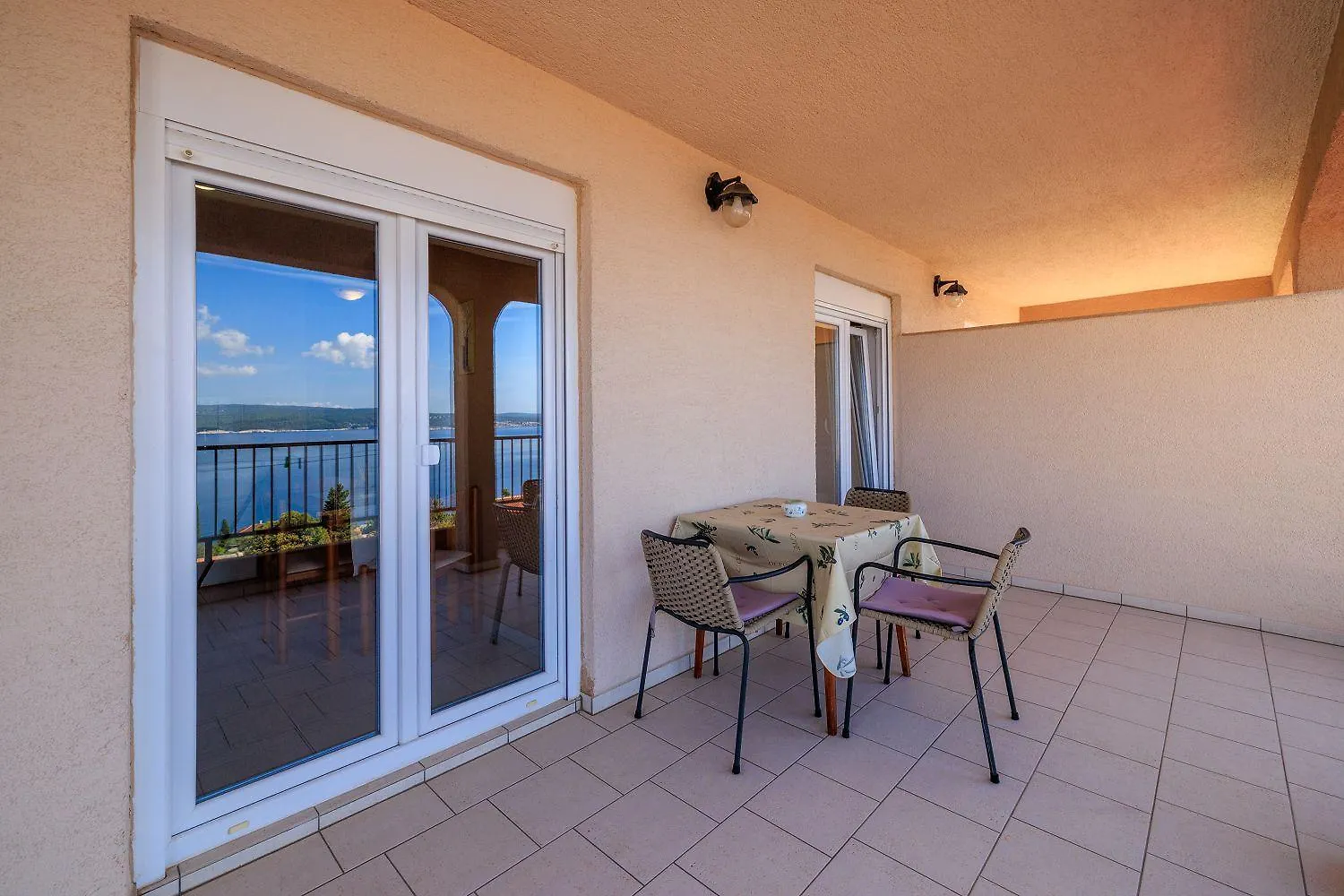 Komfortables Apartment Nur 350 Meter Zum Strand Mit Meerblick, Pool, Aussendusche Dramalj
