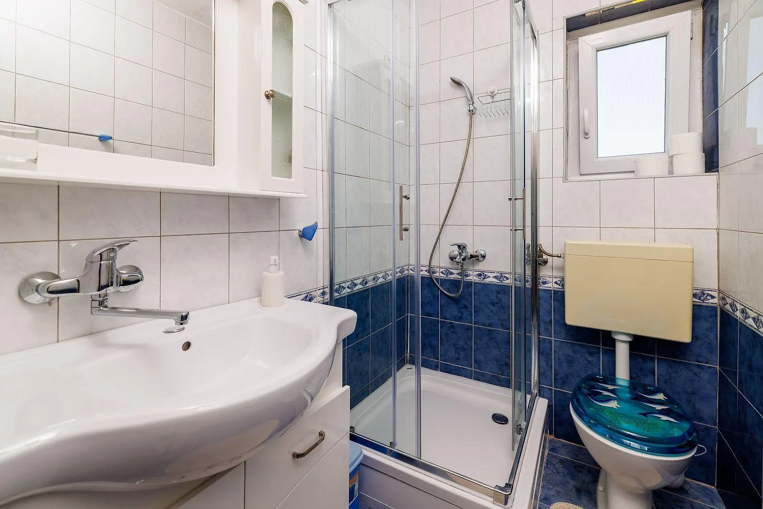 Komfortables Apartment Nur 350 Meter Zum Strand Mit Meerblick, Pool, Aussendusche Dramalj