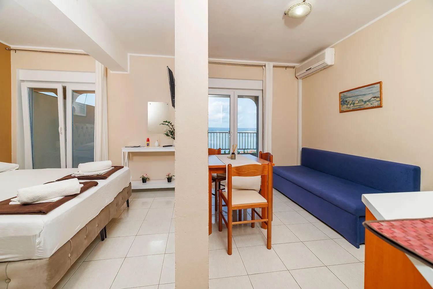 Komfortables Apartment Nur 350 Meter Zum Strand Mit Meerblick, Pool, Aussendusche Dramalj
