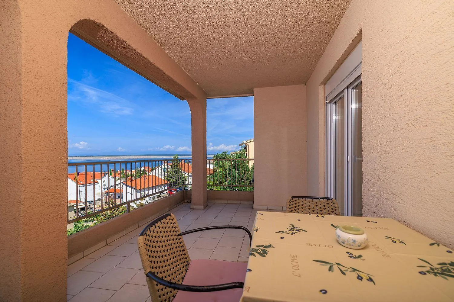 Komfortables Apartment Nur 350 Meter Zum Strand Mit Meerblick, Pool, Aussendusche Dramalj