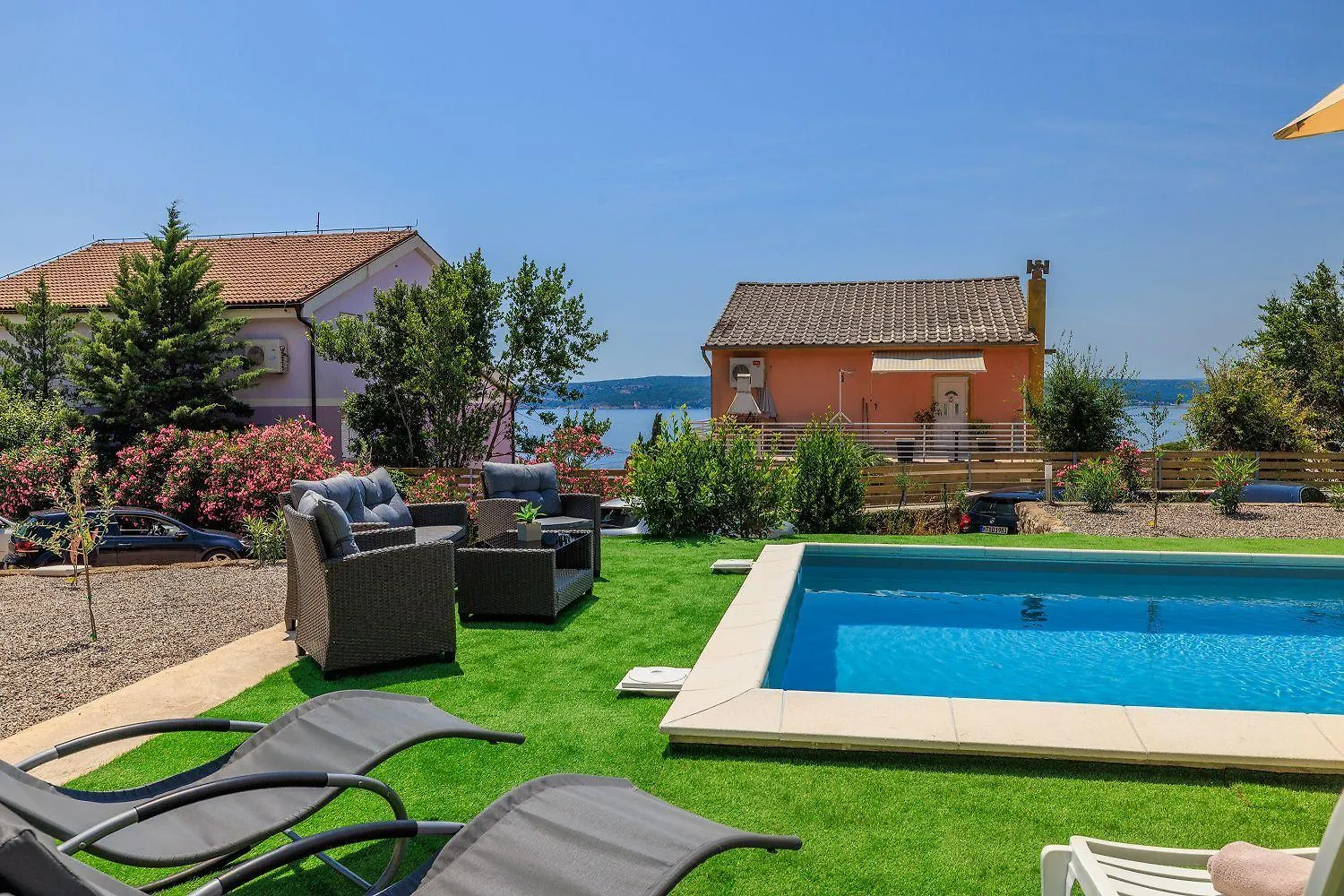Komfortables Apartment Nur 350 Meter Zum Strand Mit Meerblick, Pool, Aussendusche Dramalj