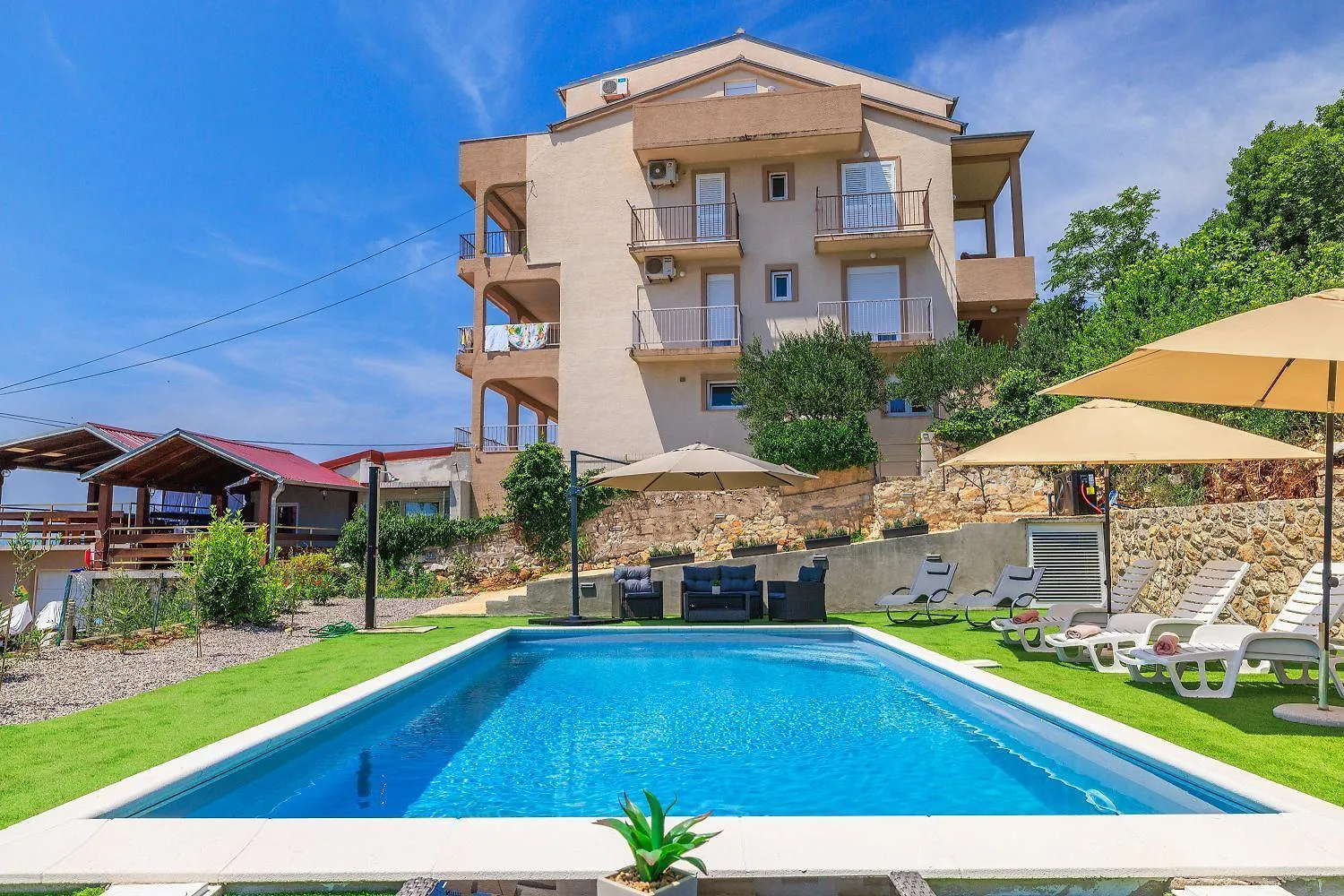 Komfortables Apartment Nur 350 Meter Zum Strand Mit Meerblick, Pool, Aussendusche Dramalj