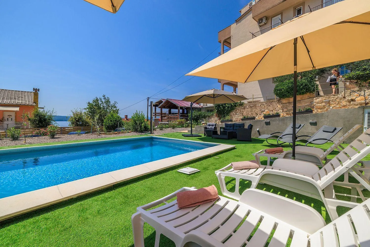 Komfortables Apartment Nur 350 Meter Zum Strand Mit Meerblick, Pool, Aussendusche Dramalj