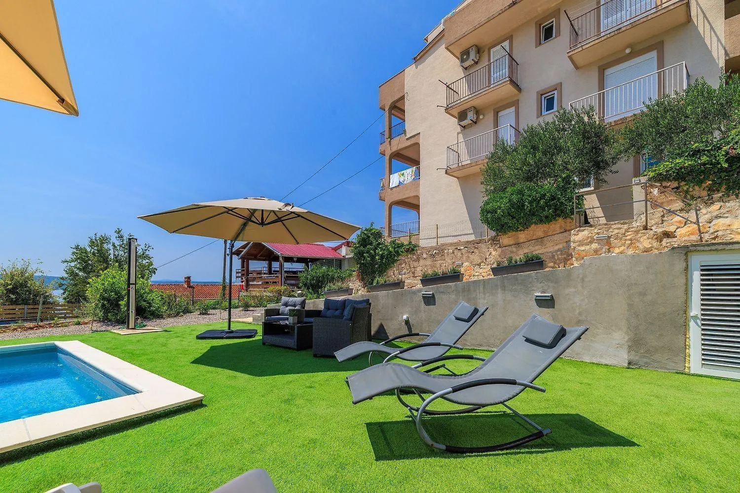 Komfortables Apartment Nur 350 Meter Zum Strand Mit Meerblick, Pool, Aussendusche Dramalj