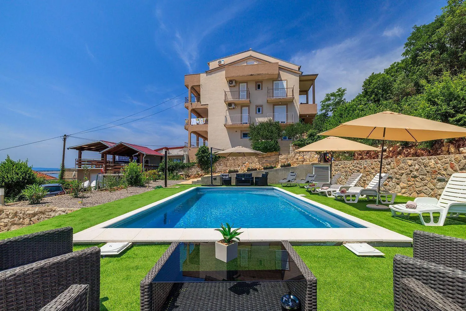 Komfortables Apartment Nur 350 Meter Zum Strand Mit Meerblick, Pool, Aussendusche Dramalj